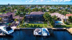 Tropical waterfront paradise with gulf access, heated infinity pool and spa - Villa Southern Shores